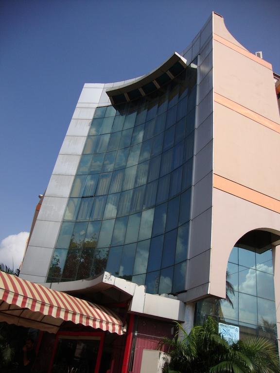 Bari International Hotel Bhubaneswar Eksteriør billede